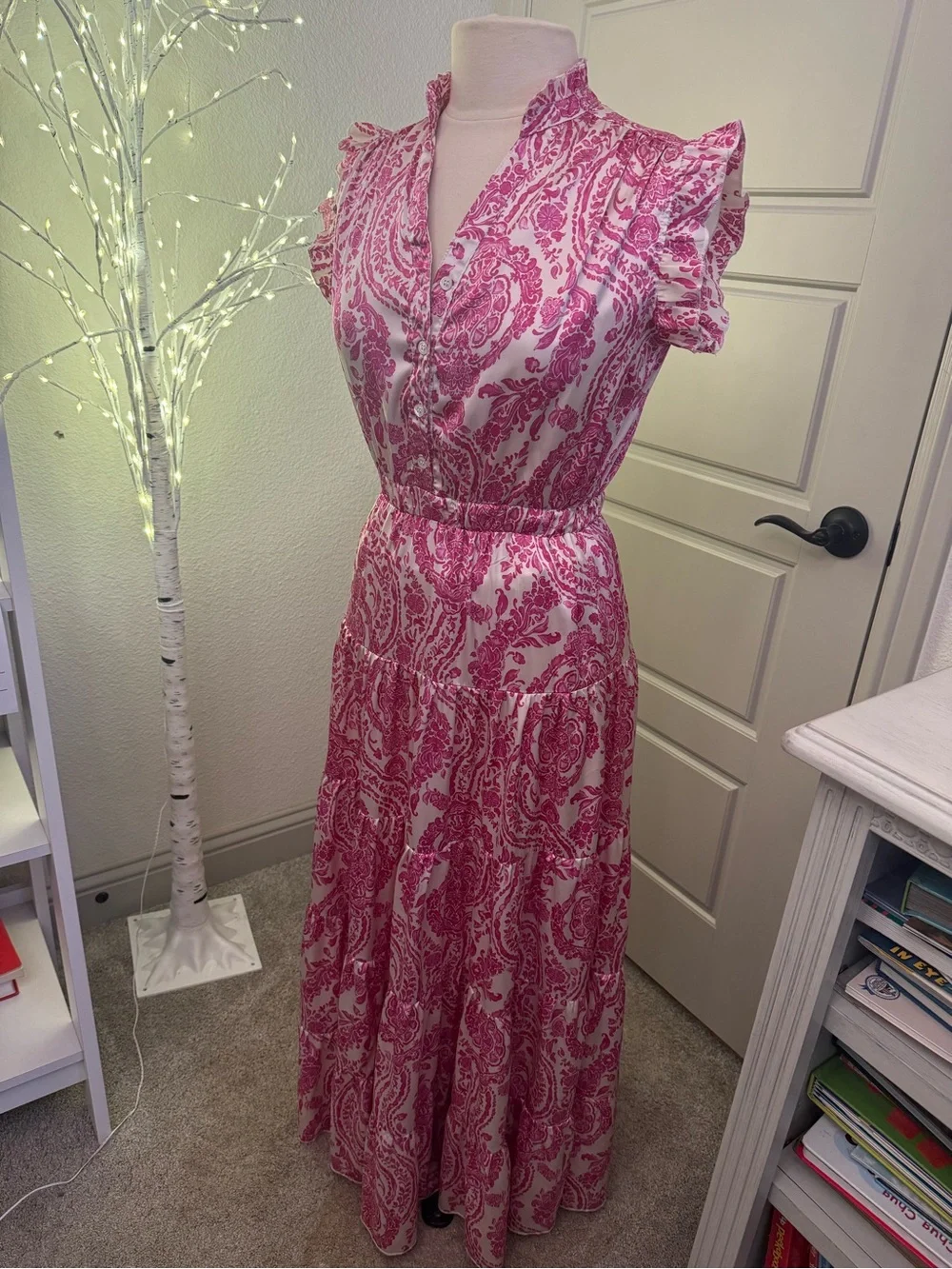 Pinch Pink Paisley maxi Dress, gorgeous dress perfect for cottage core style. - Picture 7 of 9